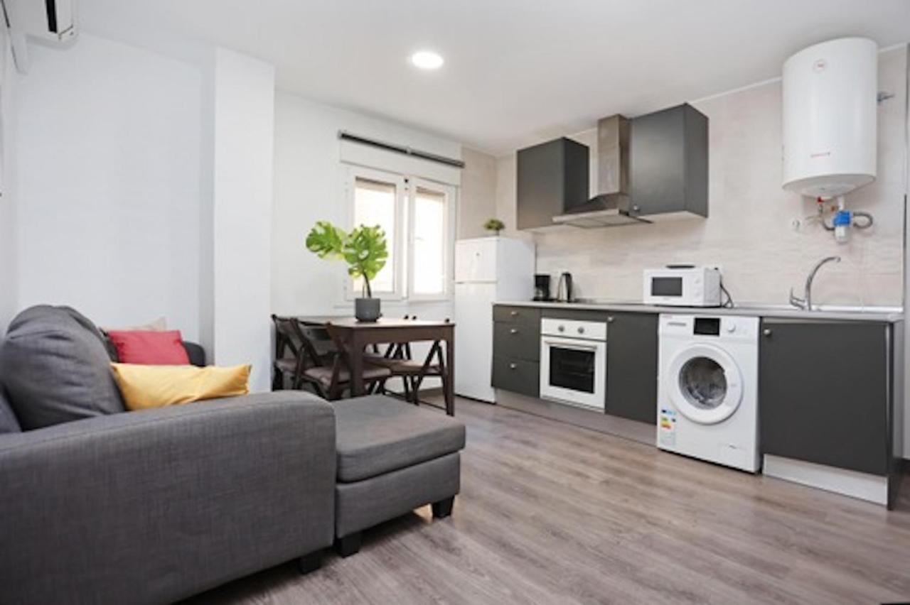 Holidays2malaga Reyna Manescau Apartments- Zona Huelin & 450 Mts De La Playa Appartamento Málaga